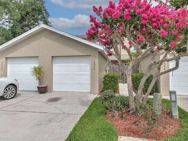 18504 PEBBLE LAKE COURT , TAMPA, FL 33647