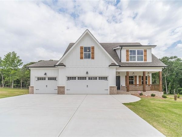 348 Pinewood Drive , Covington, GA 30014