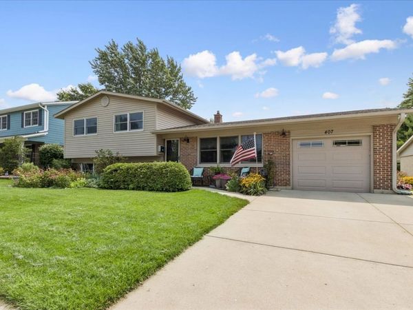 407 W Tanglewood Drive, Arlington Heights, IL 60004