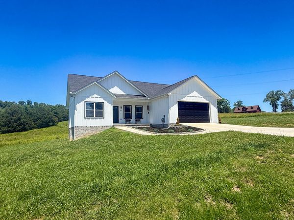 813 Clear Sail Way , Dandridge, TN 37725