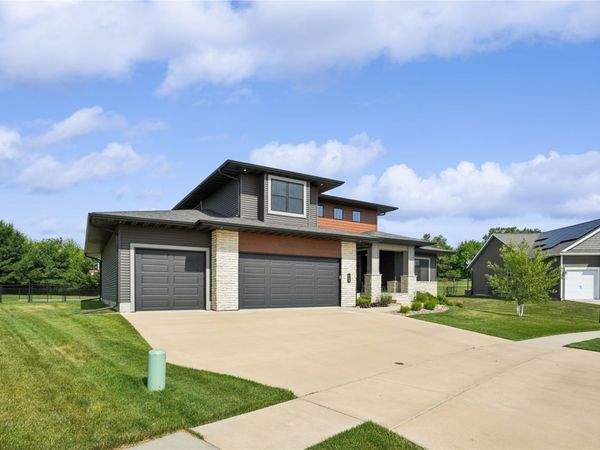 1184 Foxborough Dr , Marion, IA 52302