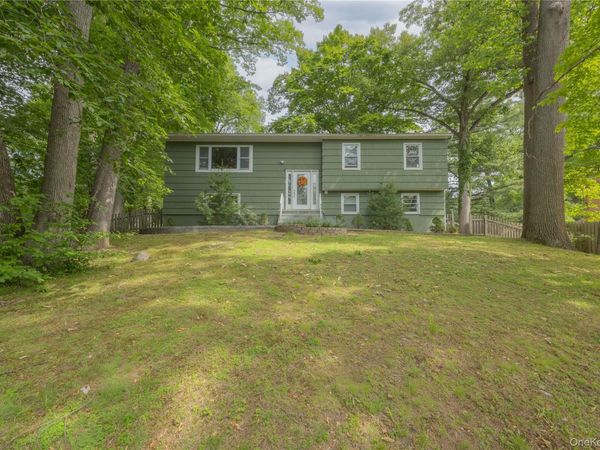 11 Guterl Terrace, Pearl River, NY 10965