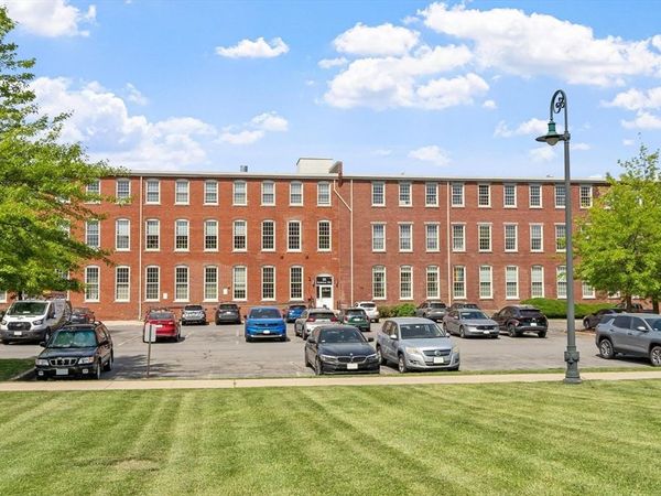 35 Riverwalk Way, Unit R106, Lowell, MA 01854