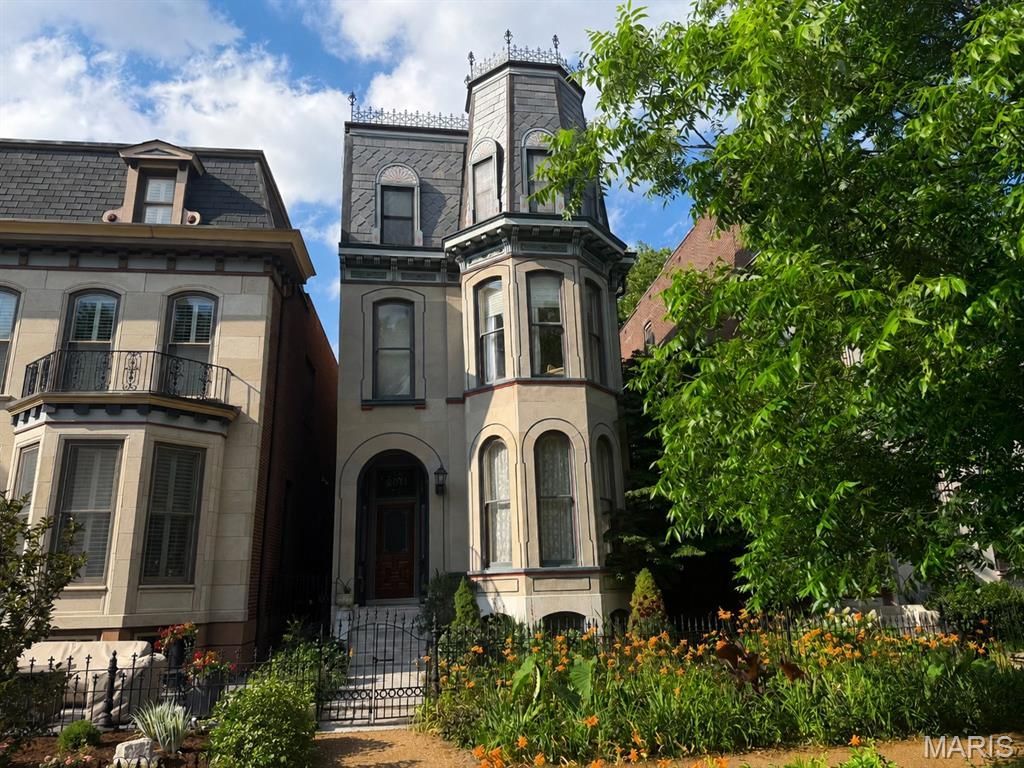 2011 Park Avenue, Saint Louis, MO 63104 Main Photo