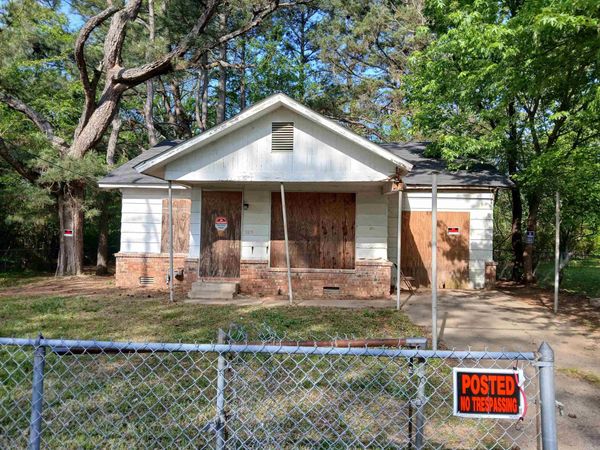 305 S College St , Searcy, AR 72143