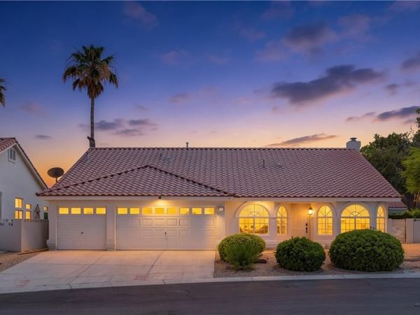 825 Royal Moon Avenue , Las Vegas, NV 89123