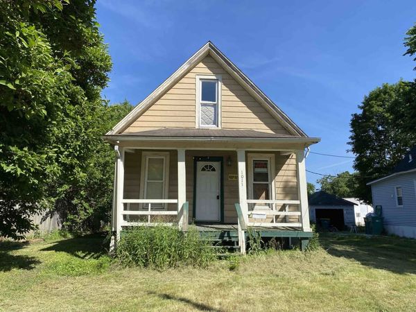 1011 Lincoln Street, Galesburg, IL 61401