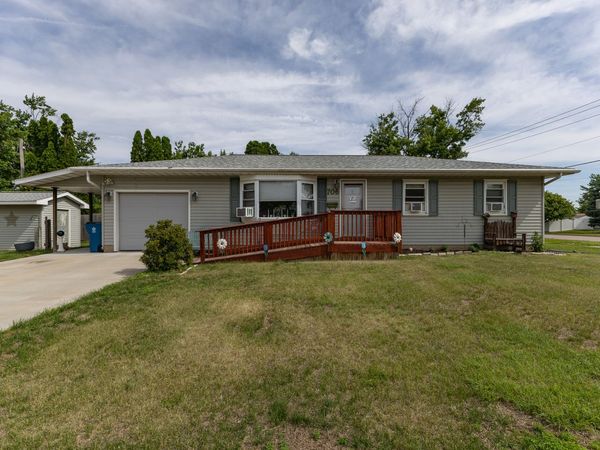 706 14th Place, Camanche, IA 52730
