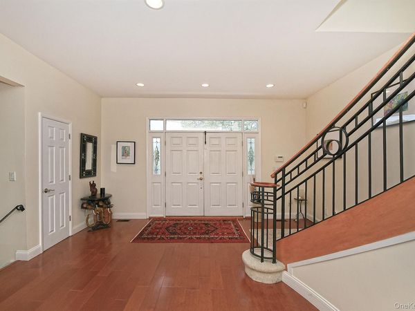 69 Ocean Avenue , Massapequa, NY 11758