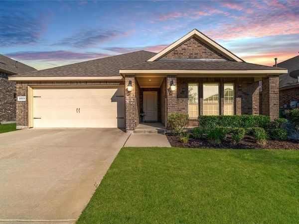 2612 Ainsworth Road , Aubrey, TX 76227