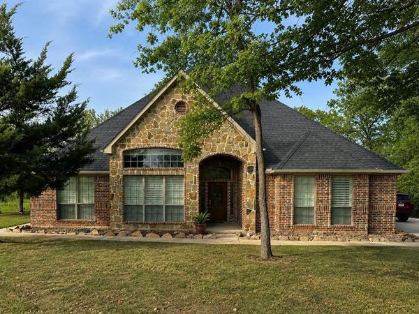 253 S Natural Springs Lane, Azle, TX 76020