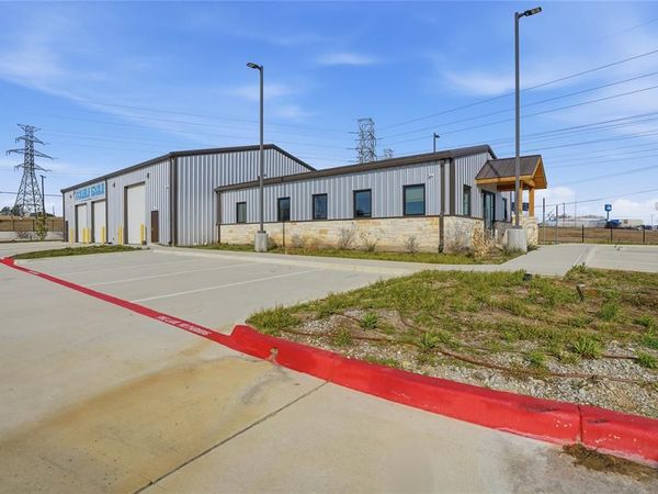 8400 Calmont Avenue , Fort Worth, TX 76116