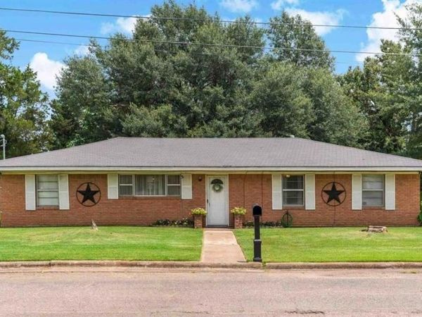 530 NE 26th Street , Paris, TX 75460