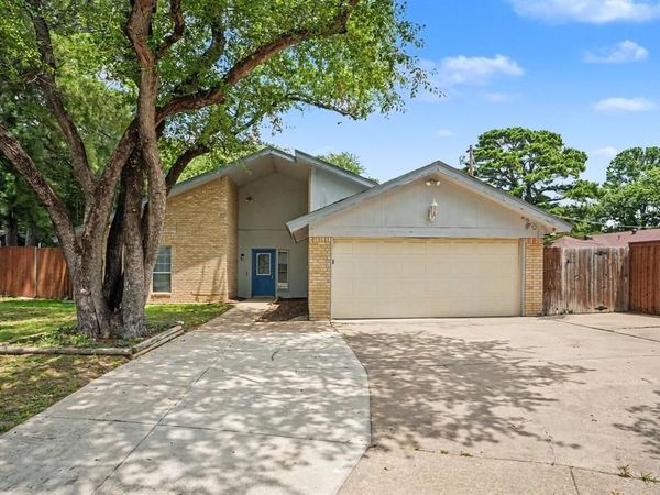 5907 Old Barn Drive, Arlington, TX 76016