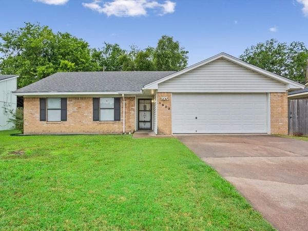1933 Century Drive, Waco, TX 76712