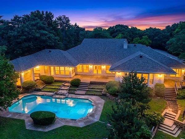 933 Mobley Road , Cedar Hill, TX 75104