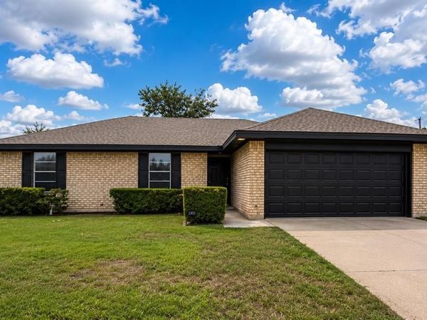 1305 Wisteria Way , Mesquite, TX 75149