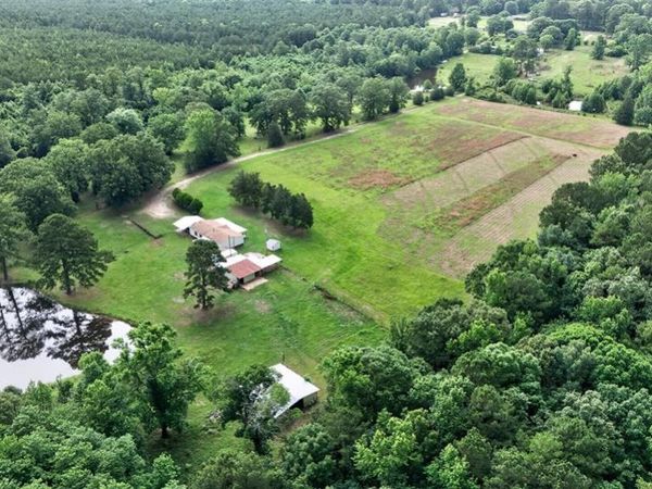 11046 Upper State Line Road, Vivian, LA 71082