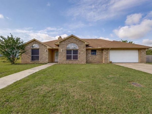 303 Bryant Street , Pottsboro, TX 75076