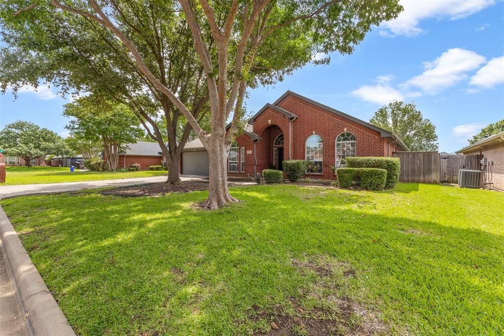 1520 Hampton Drive , Mansfield, TX 76063 Main Photo