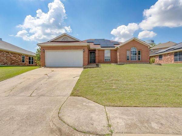 938 Jacobs Crossing Court , Burleson, TX 76028