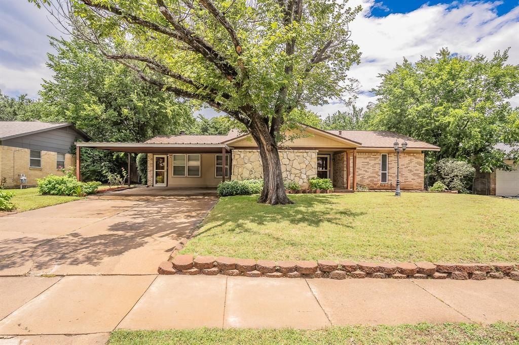 804 N Ector Drive , Euless, TX 76039 Main Photo