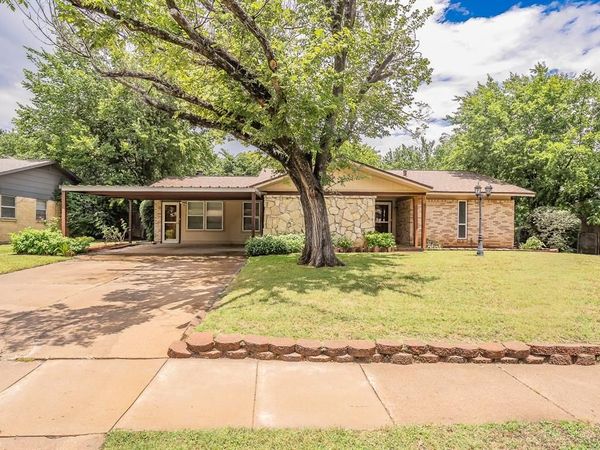 804 N Ector Drive , Euless, TX 76039