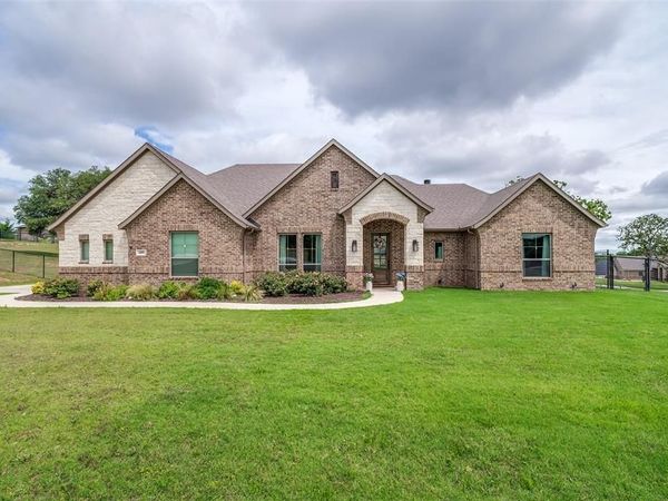 409 Oak Meadow Lane , Weatherford, TX 76085