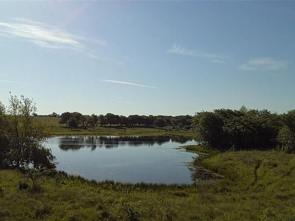 682 W Somers Lane , Axtell, TX 76624
