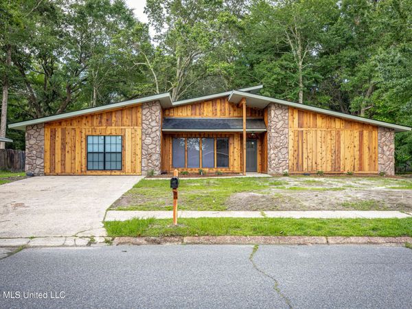 106 Booth Circle, Ocean Springs, MS 39564