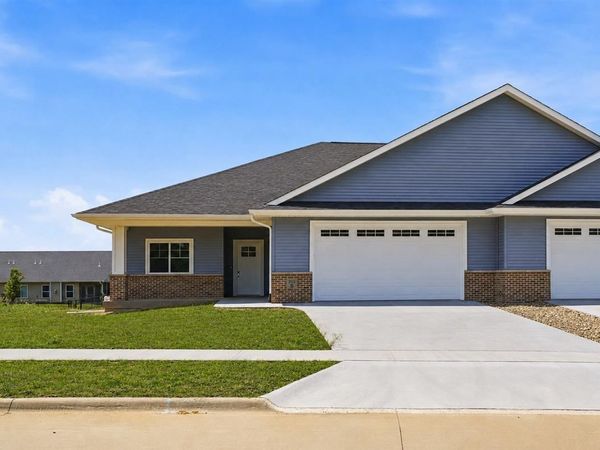 215B Timberline Terrace, Kalona, IA 52247