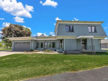 1030 East River Road , Grand Island, NY 14072