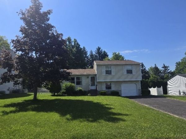 8361 Sextant Drive, Baldwinsville, NY 13027