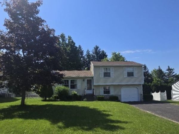 8361 Sextant Drive, Baldwinsville, NY 13027