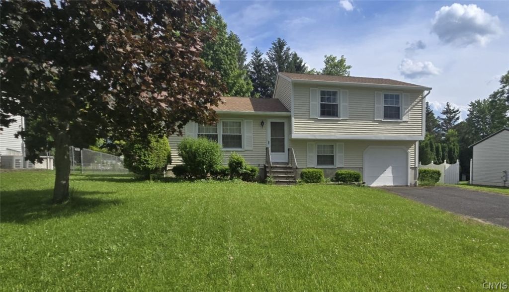 8361 Sextant Drive, Baldwinsville, NY 13027 Main Photo