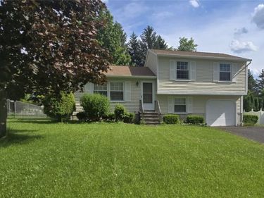 8361 Sextant Drive, Baldwinsville, NY 13027