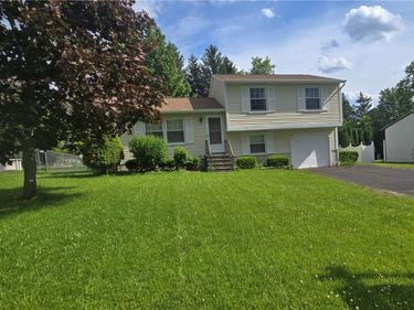 8361 Sextant Drive, Baldwinsville, NY 13027