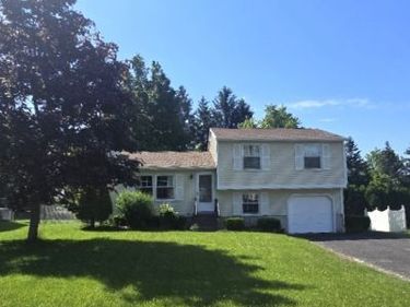 8361 Sextant Drive, Baldwinsville, NY 13027