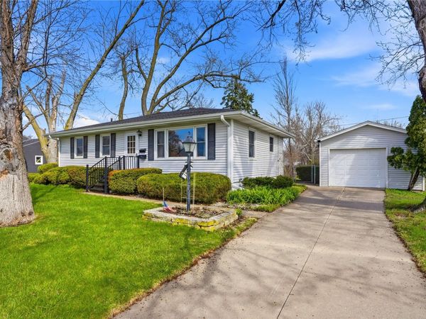 1920 Burch Ave NW , Cedar Rapids, IA 52405