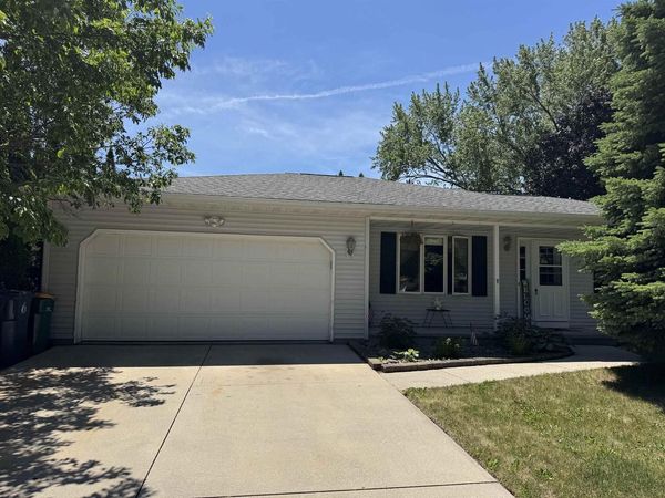 836 MEADOWBROOK LANE, Fond Du Lac, WI 54935