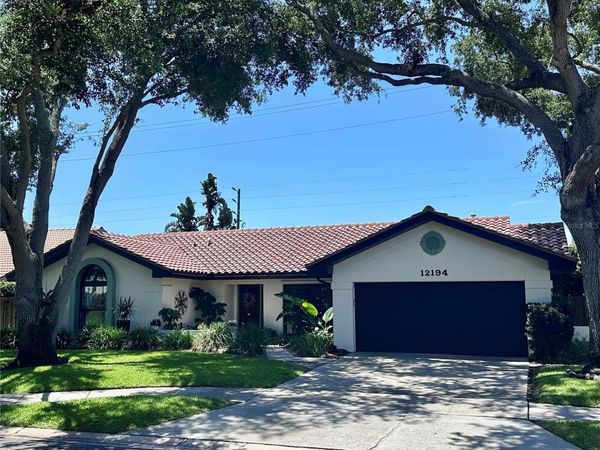 12194 66TH AVENUE, SEMINOLE, FL 33772