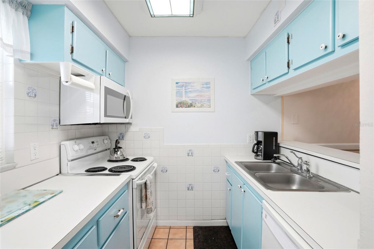 320 Medallion Boulevard , Unit H, Madeira Beach, FL 33708 Photo