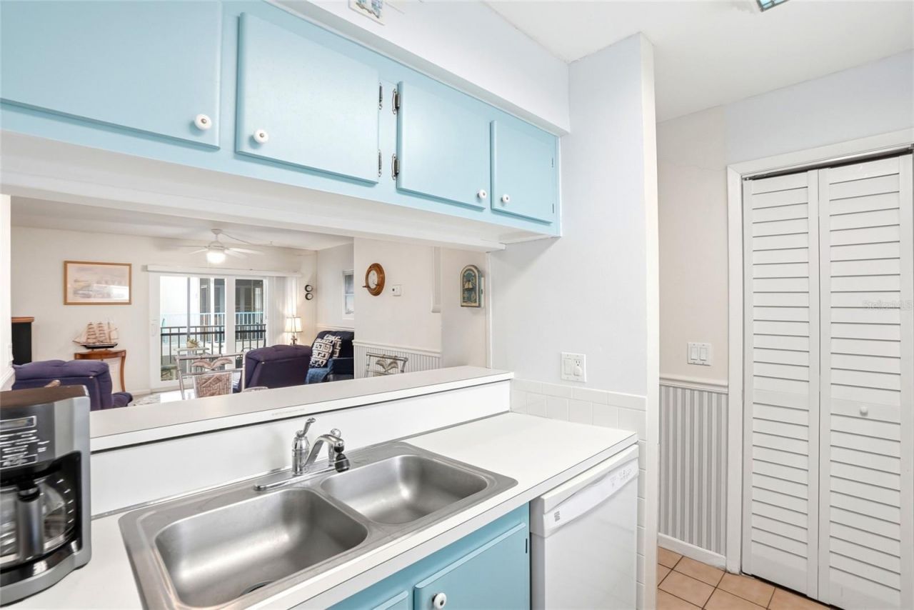 320 Medallion Boulevard , Unit H, Madeira Beach, FL 33708 Photo