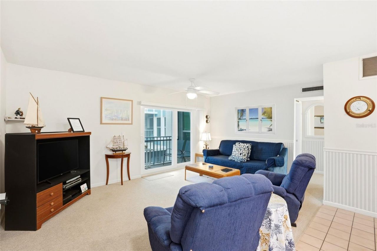 320 Medallion Boulevard , Unit H, Madeira Beach, FL 33708 Photo