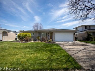 35470 DEARING Drive, Sterling Heights, MI 48312