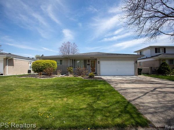 35470 DEARING Drive, Sterling Heights, MI 48312