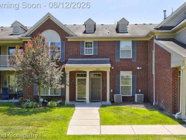 29941 Fox Run Circle, Warren, MI 48092
