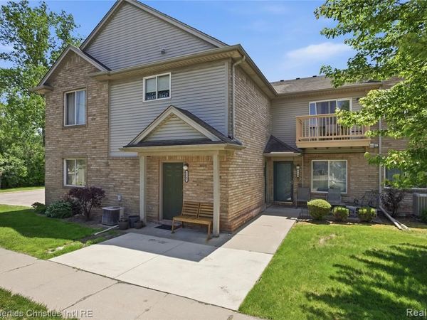 2136 Frazho Road, Warren, MI 48091