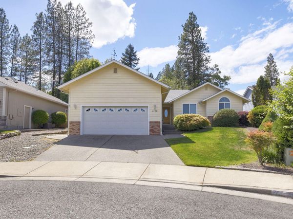 2738 SW Trinity Way, Grants Pass, OR 97527