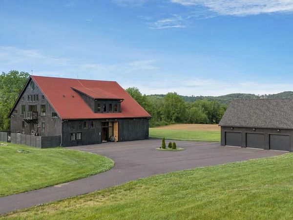 854 SPRING HILL ROAD, RIEGELSVILLE, PA 18077